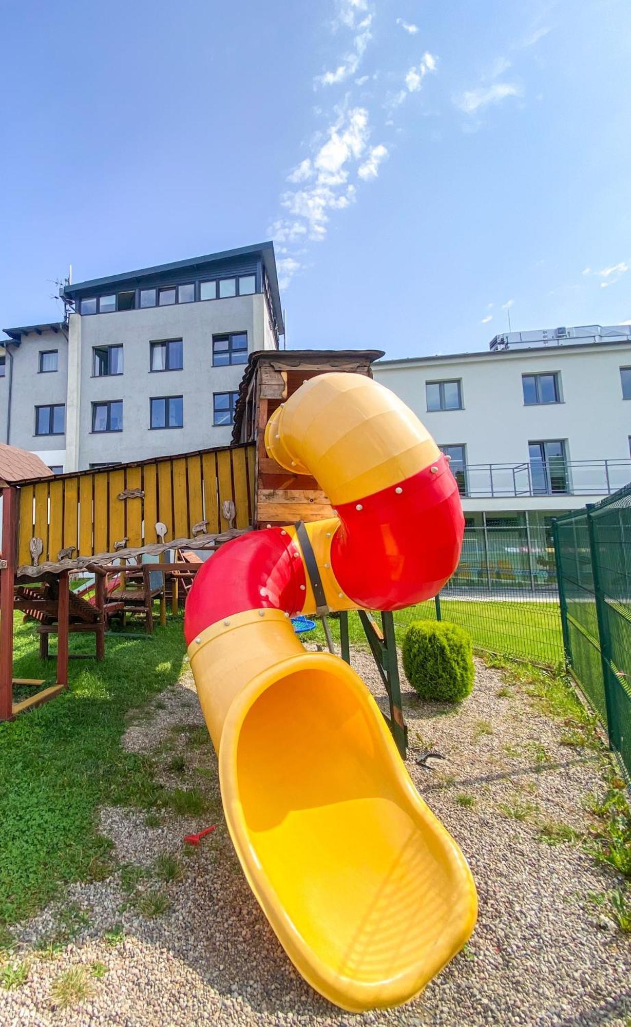 Hotel Milosz Restauracja, Basen Dla Dzieci, Sala Zabaw, Silownia 卡尔图济 外观 照片