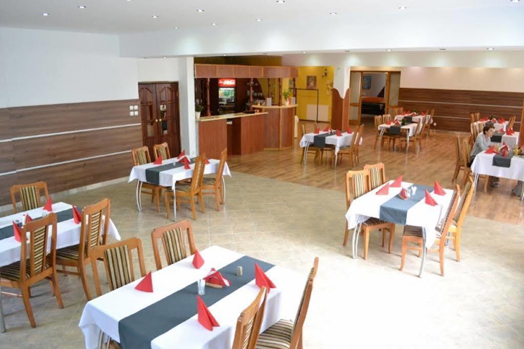 Hotel Milosz Restauracja, Basen Dla Dzieci, Sala Zabaw, Silownia 卡尔图济 外观 照片