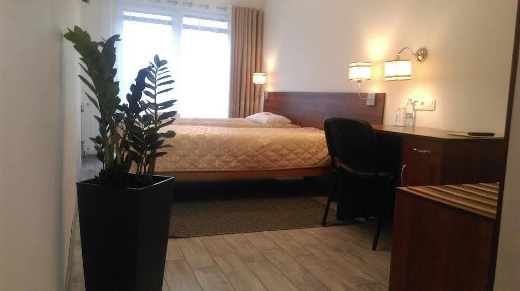 Hotel Milosz Restauracja, Basen Dla Dzieci, Sala Zabaw, Silownia 卡尔图济 外观 照片