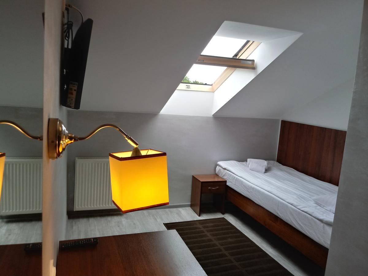 Hotel Milosz Restauracja, Basen Dla Dzieci, Sala Zabaw, Silownia 卡尔图济 外观 照片