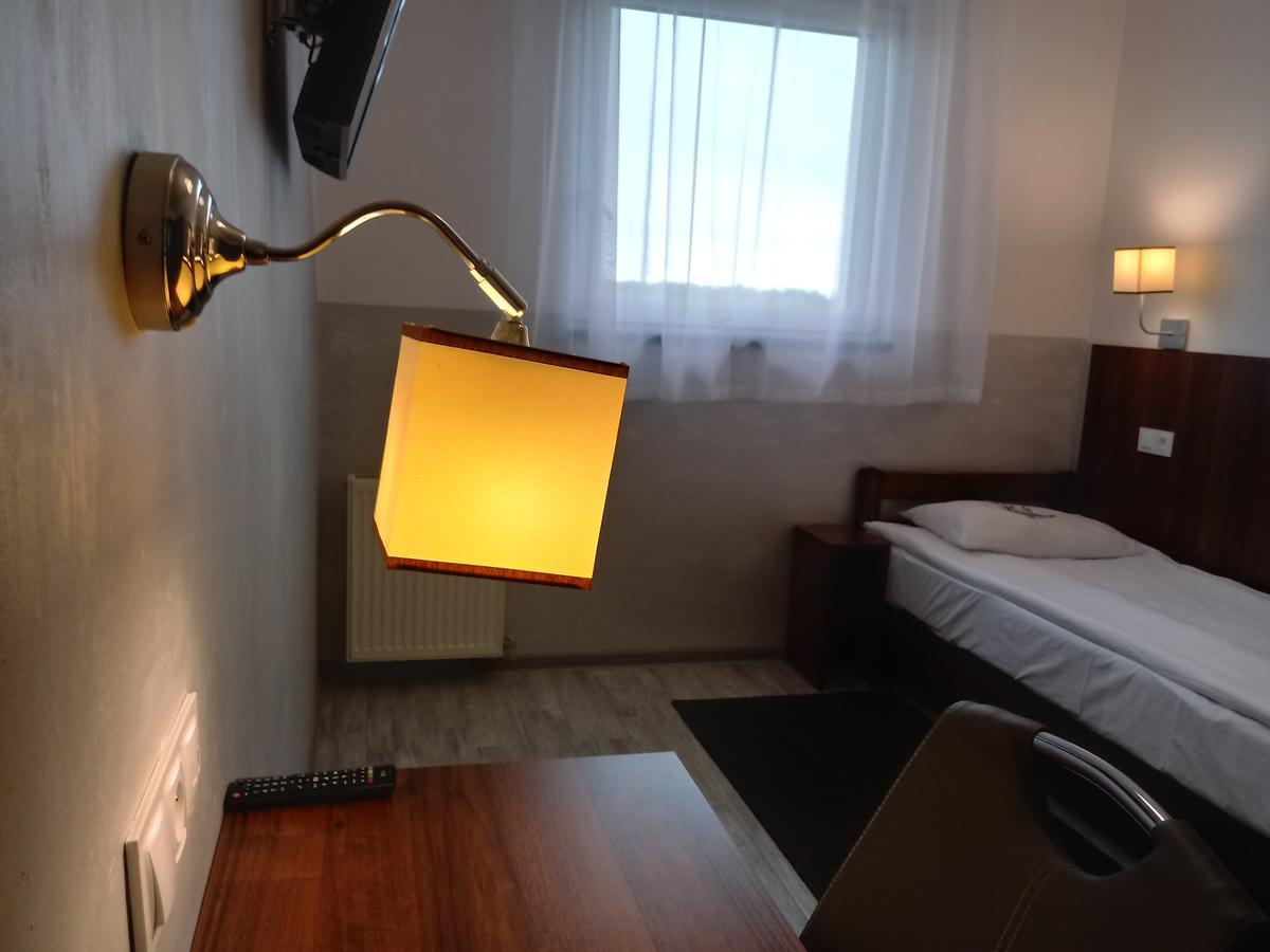 Hotel Milosz Restauracja, Basen Dla Dzieci, Sala Zabaw, Silownia 卡尔图济 外观 照片
