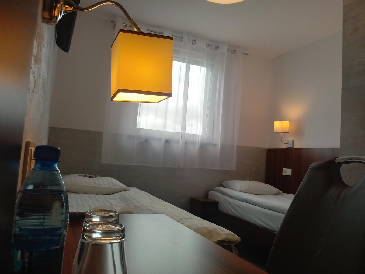Hotel Milosz Restauracja, Basen Dla Dzieci, Sala Zabaw, Silownia 卡尔图济 外观 照片