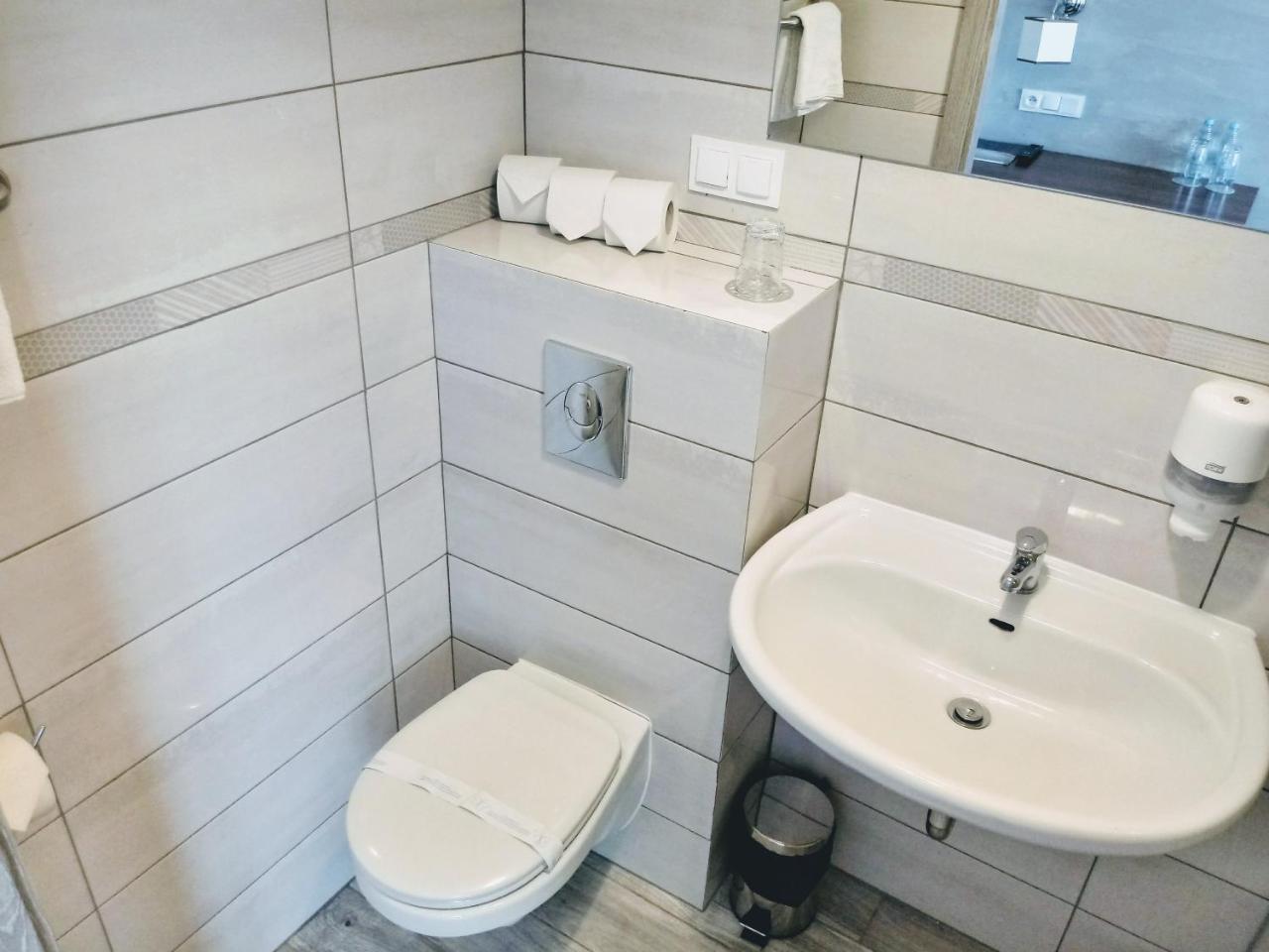 Hotel Milosz Restauracja, Basen Dla Dzieci, Sala Zabaw, Silownia 卡尔图济 外观 照片