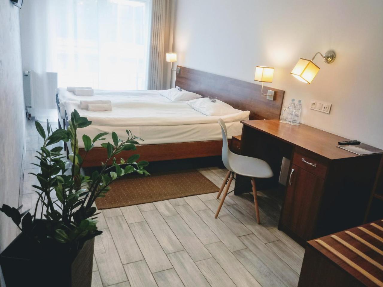 Hotel Milosz Restauracja, Basen Dla Dzieci, Sala Zabaw, Silownia 卡尔图济 外观 照片